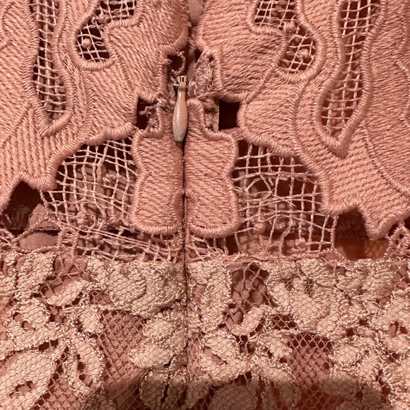 Lace dress - Picture 4 of 4